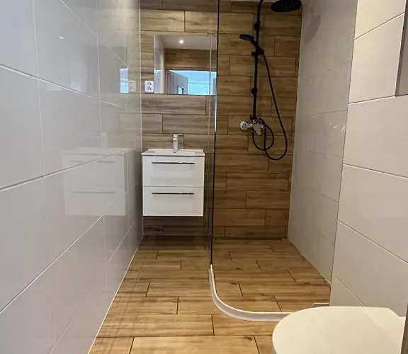 ホームステイ Sloneczko レバル