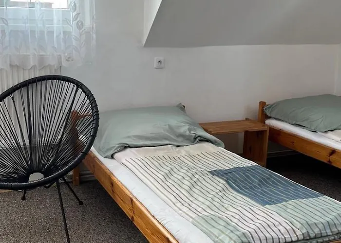 ホームステイ Sloneczko レバル