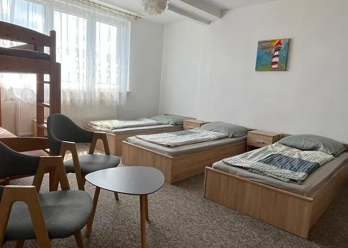 ホームステイ Sloneczko レバル